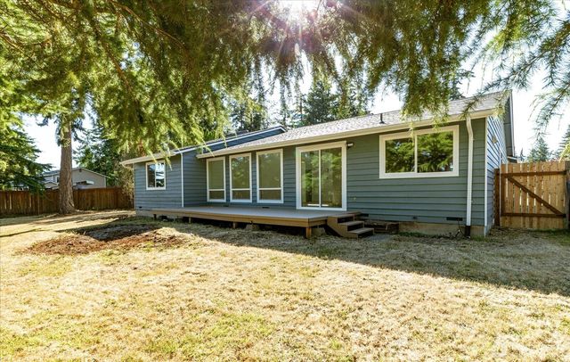1501 SW Periwinkle Lane, Oak Harbor, WA 98277