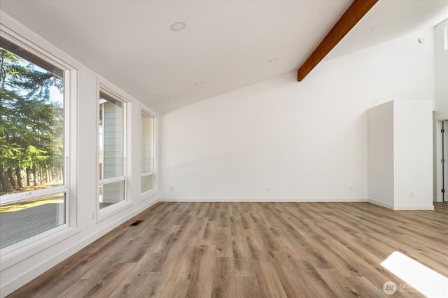 1501 SW Periwinkle Lane, Oak Harbor, WA 98277