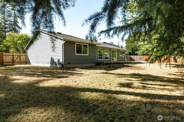 1501 SW Periwinkle Lane, Oak Harbor, WA 98277