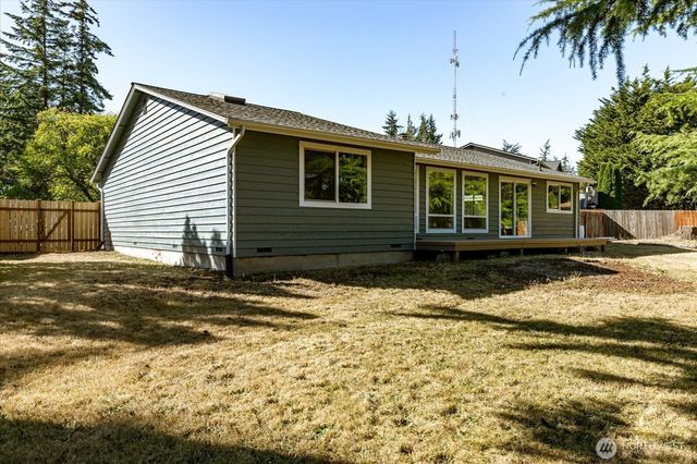 1501 SW Periwinkle Lane, Oak Harbor, WA 98277