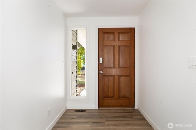 1501 SW Periwinkle Lane, Oak Harbor, WA 98277