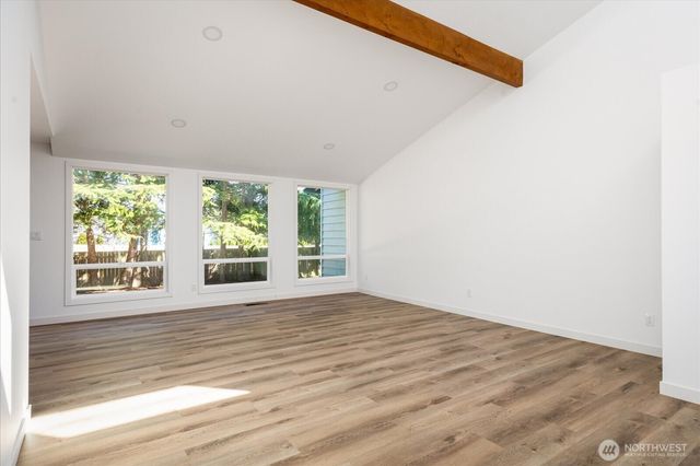 1501 SW Periwinkle Lane, Oak Harbor, WA 98277