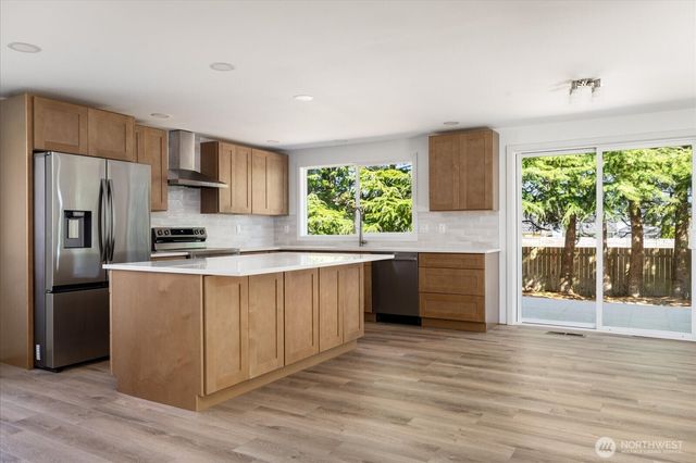 1501 SW Periwinkle Lane, Oak Harbor, WA 98277