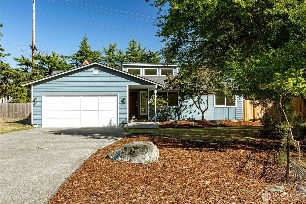 1501 SW Periwinkle Lane, Oak Harbor, WA 98277