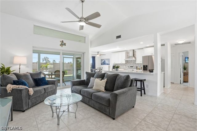 132 Bordeaux CIR, Naples, FL 34112