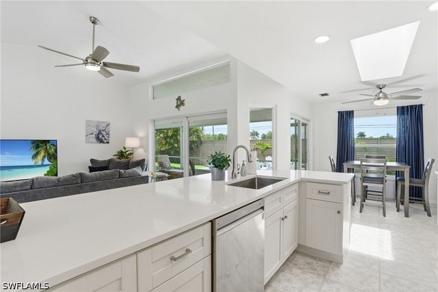 132 Bordeaux CIR, Naples, FL 34112
