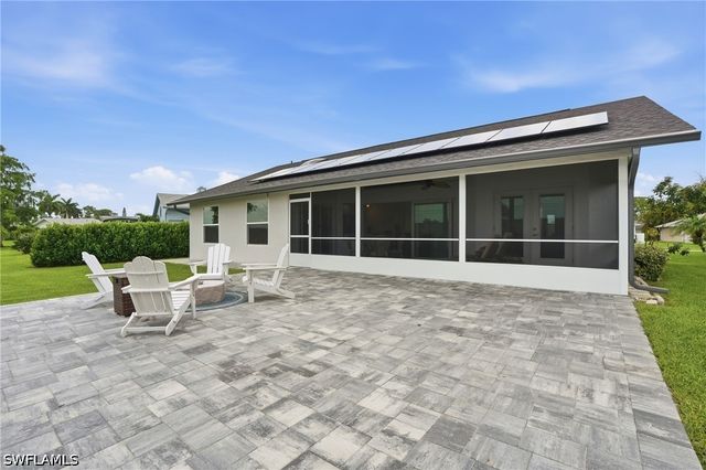 132 Bordeaux CIR, Naples, FL 34112