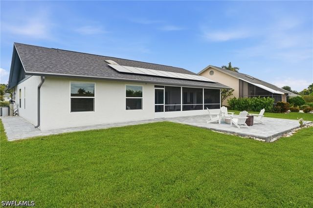 132 Bordeaux CIR, Naples, FL 34112