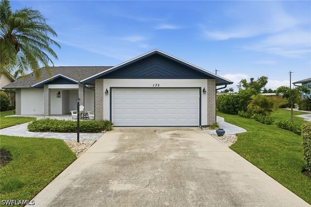 132 Bordeaux CIR, Naples, FL 34112