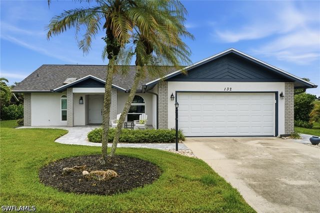 132 Bordeaux CIR, Naples, FL 34112