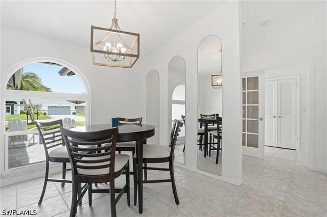 132 Bordeaux CIR, Naples, FL 34112