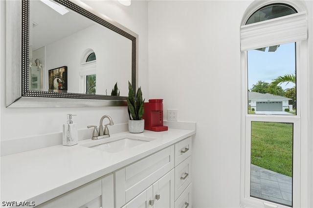 132 Bordeaux CIR, Naples, FL 34112