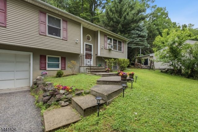 51 W Shore Dr, Vernon Twp., NJ 07462