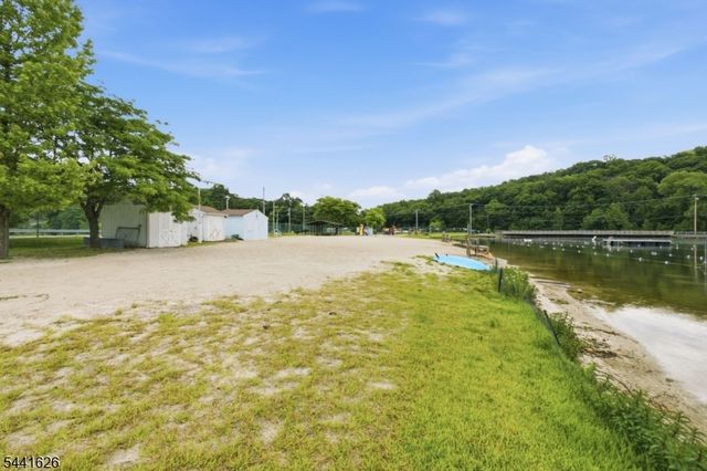 51 W Shore Dr, Vernon Twp., NJ 07462