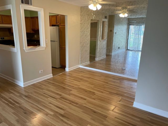 7373 Blackburn Avenue 104, Downers Grove, IL 60516