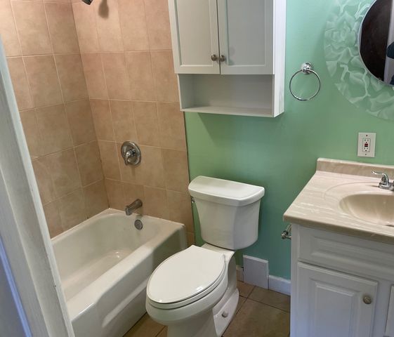 7373 Blackburn Avenue 104, Downers Grove, IL 60516