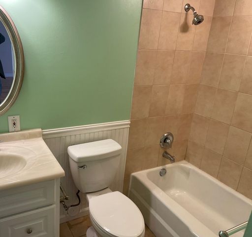 7373 Blackburn Avenue 104, Downers Grove, IL 60516