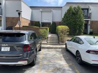 7373 Blackburn Avenue 104, Downers Grove, IL 60516