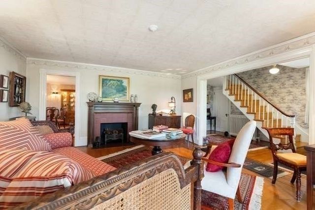 8 Leonard Cir, Medford, MA 02155