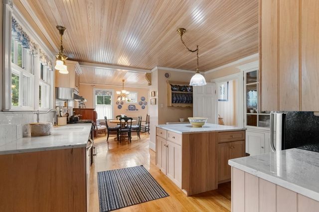 8 Leonard Cir, Medford, MA 02155