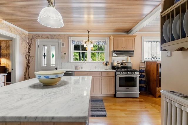 8 Leonard Cir, Medford, MA 02155