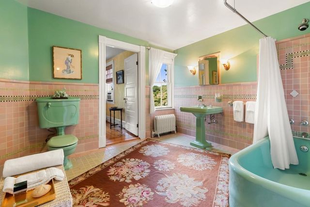8 Leonard Cir, Medford, MA 02155