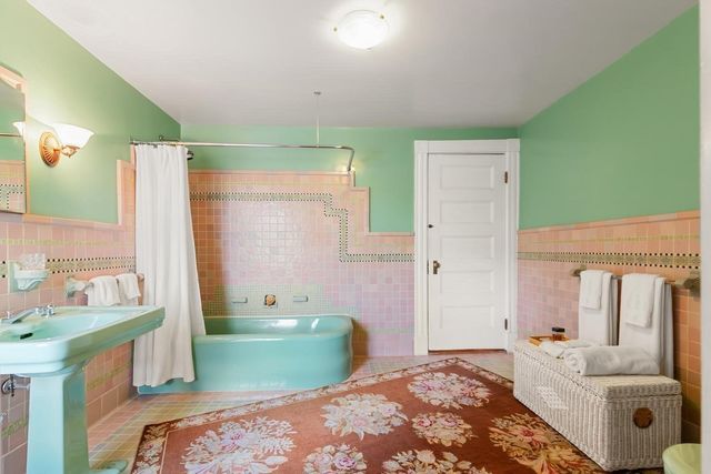 8 Leonard Cir, Medford, MA 02155