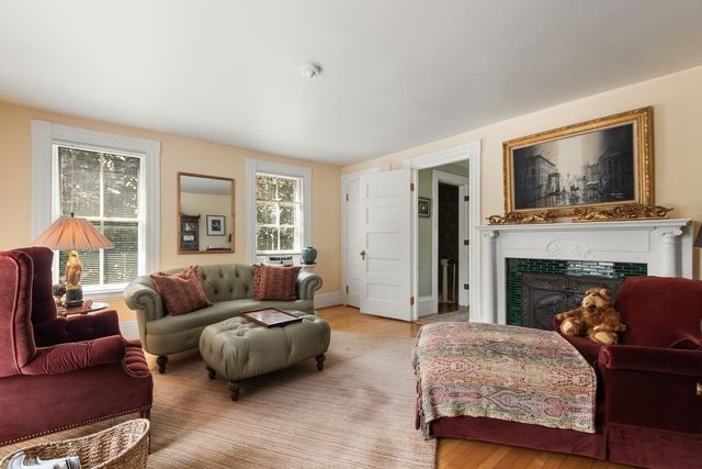 8 Leonard Cir, Medford, MA 02155