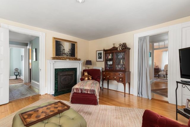 8 Leonard Cir, Medford, MA 02155