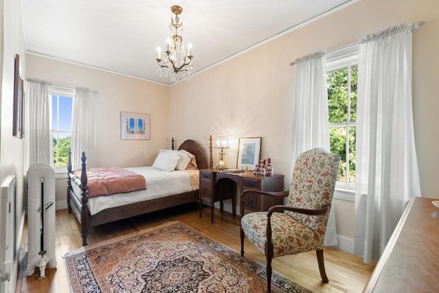 8 Leonard Cir, Medford, MA 02155