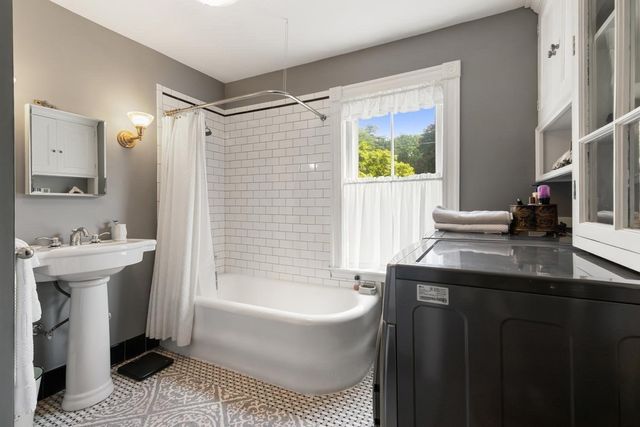 8 Leonard Cir, Medford, MA 02155