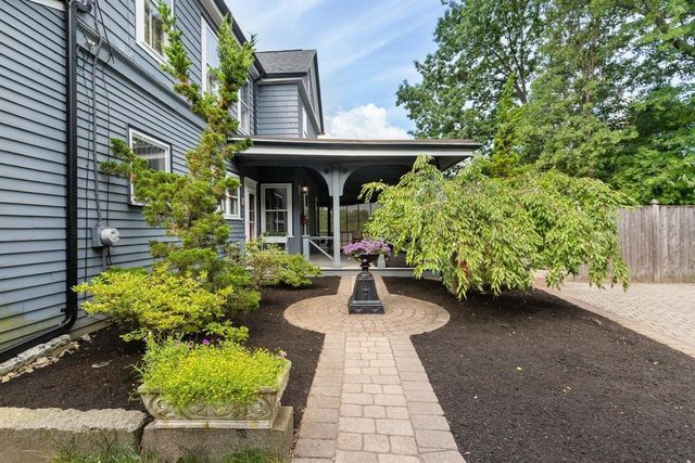8 Leonard Cir, Medford, MA 02155