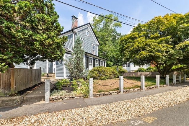 8 Leonard Cir, Medford, MA 02155