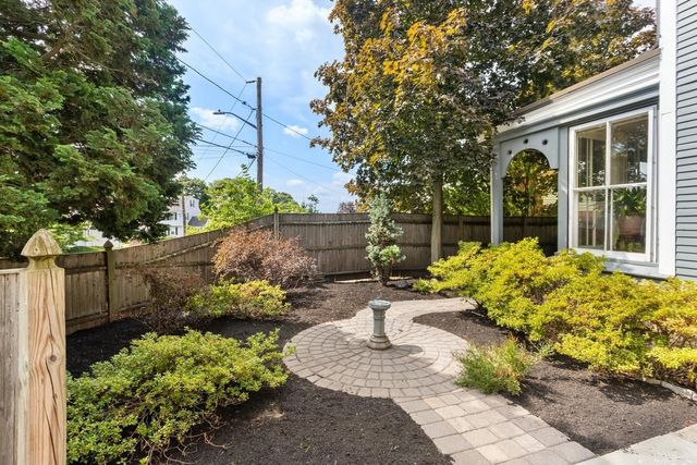 8 Leonard Cir, Medford, MA 02155