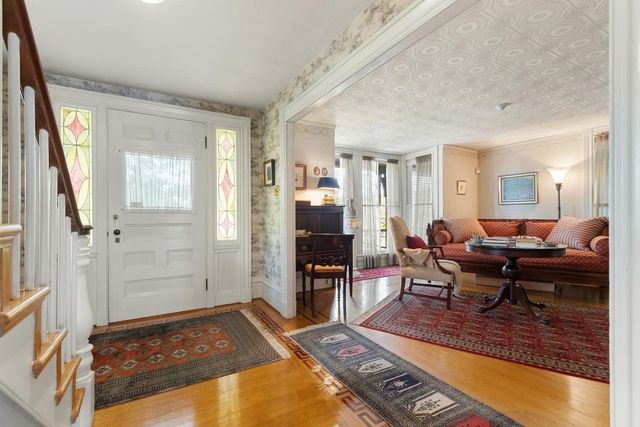 8 Leonard Cir, Medford, MA 02155