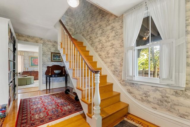 8 Leonard Cir, Medford, MA 02155
