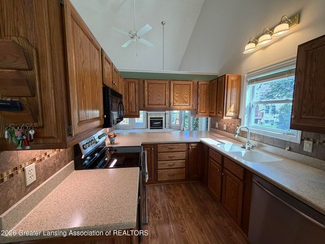 2415 N Aurelius Road 3, Holt, MI 48842