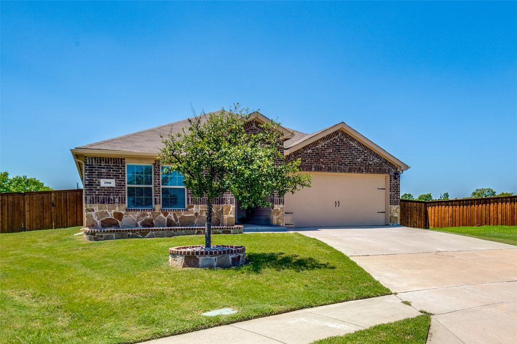 700 Meadow Creek Lane, Josephine, TX 75189