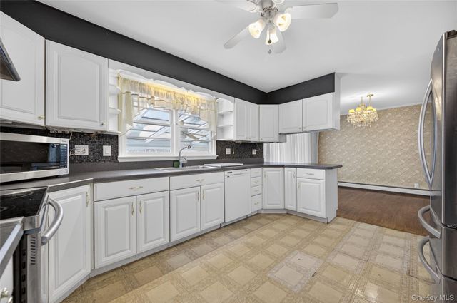 8 Crestwood Drive, Huntington Station, NY 11746