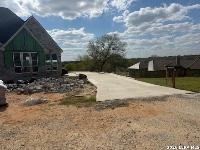 121 N. Abrego Crossing, Floresville, TX 78114