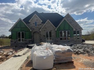 121 N. Abrego Crossing, Floresville, TX 78114