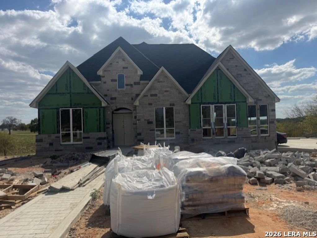 121 N. Abrego Crossing, Floresville, TX 78114