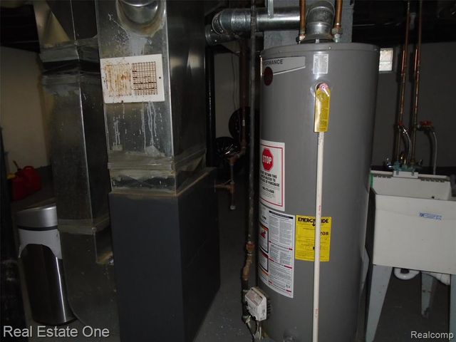 27064 Notre Dame Street, Inkster, MI 48141