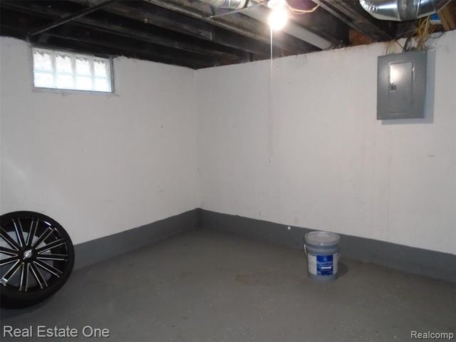 27064 Notre Dame Street, Inkster, MI 48141