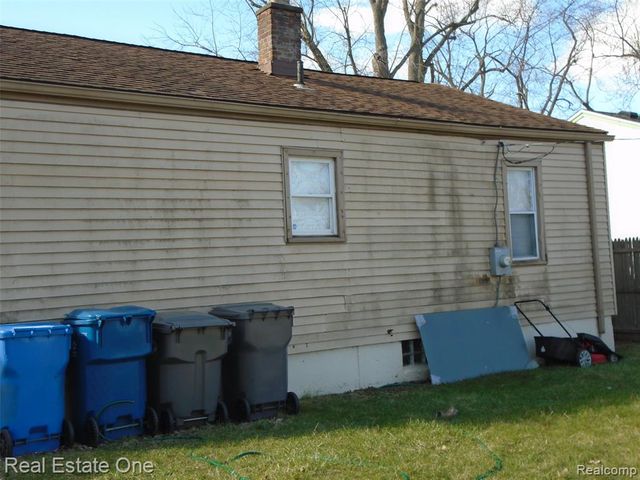 27064 Notre Dame Street, Inkster, MI 48141