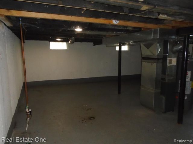 27064 Notre Dame Street, Inkster, MI 48141