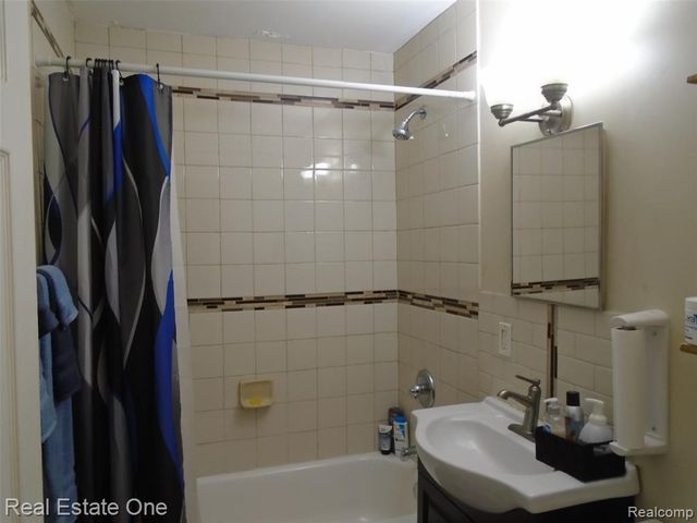 27064 Notre Dame Street, Inkster, MI 48141