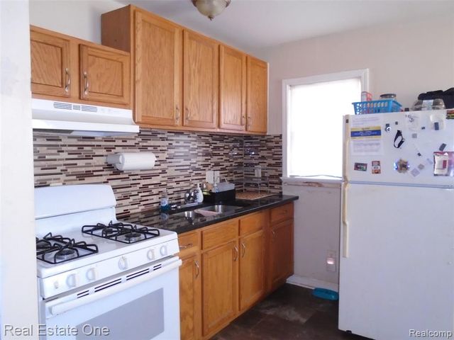 27064 Notre Dame Street, Inkster, MI 48141