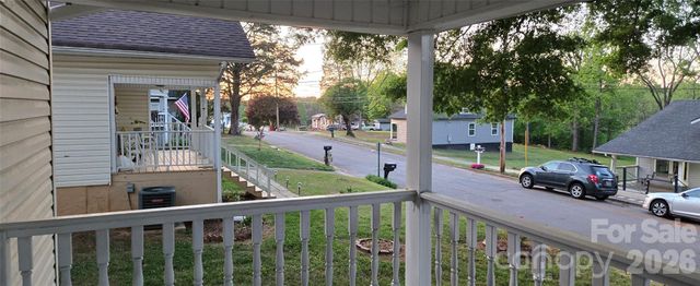 227 W B Street, Newton, NC 28658