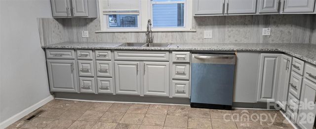 227 W B Street, Newton, NC 28658